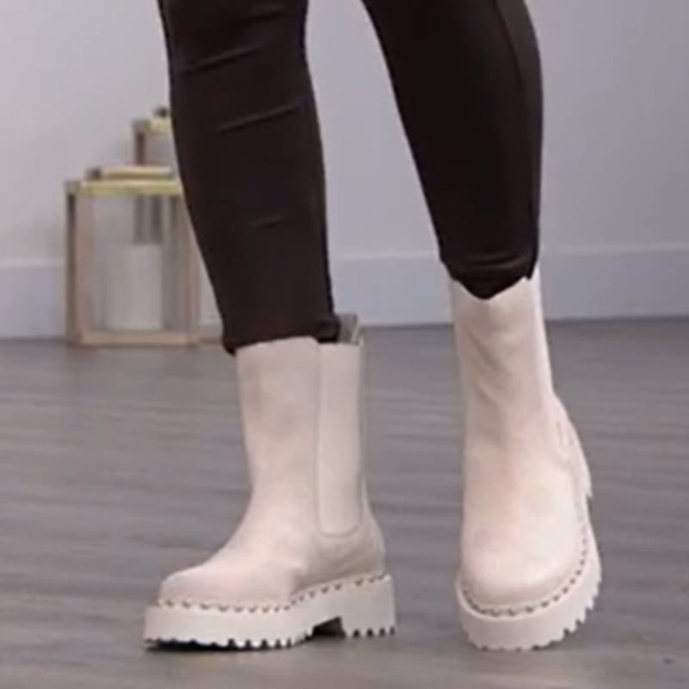 Vince Camuto Women's Meendey Chelsea Pull On Bootie Boot Size 9M Milky White NIB
